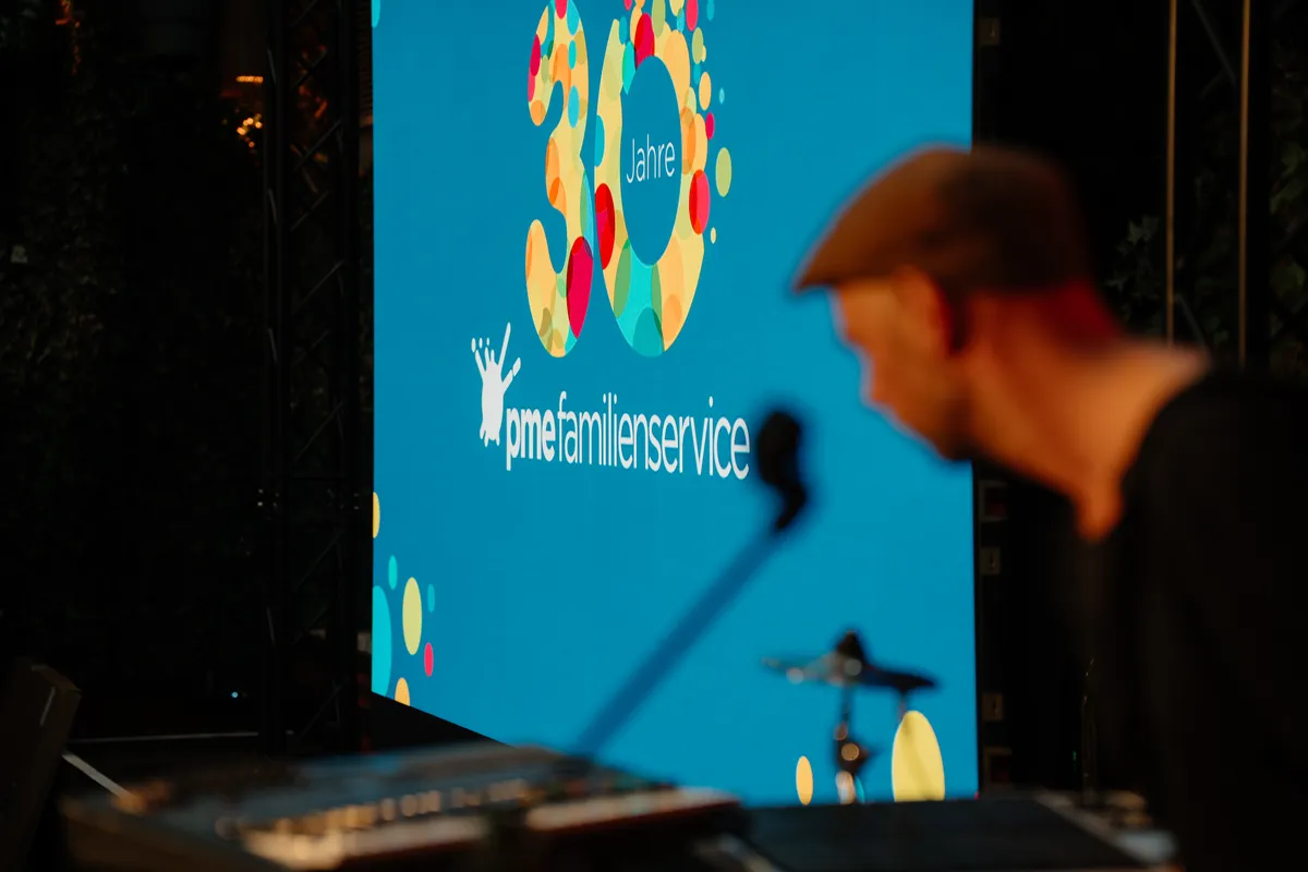 Sommerfest mit Musik4Friends: feiern, tanzen und Spaß im schönen Sommerambiente.